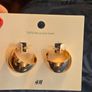 Gold earrings from H&M. Image 5