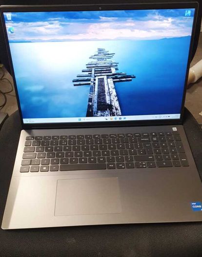 Dell Vostro 5620 | Core i5-1240P | 16GB RAM | 512GB NVMe | Iris Xe | Windows 11 Pro