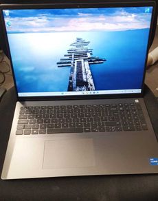Dell Vostro 5620 | Core i5-1240P | 16GB RAM | 512GB NVMe | Iris Xe | Windows 11 Pro