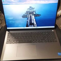 Dell Vostro 5620 | Core i5-1240P | 16GB RAM | 512GB NVMe | Iris Xe | Windows 11 Pro