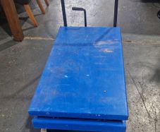 Hydraulic table lift trolley