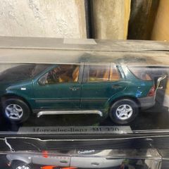 1:18 Mercedes ML jeep diecast. Genuine model