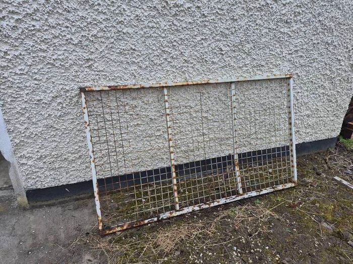Metal rail