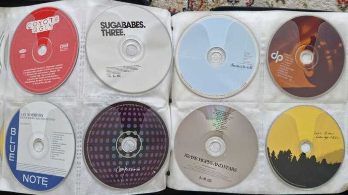 160 CD + Case. All CD's in perfect playable condition.