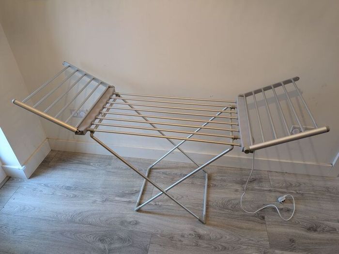 Electric drying rack