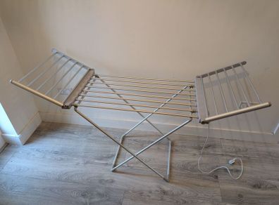 Electric drying rack