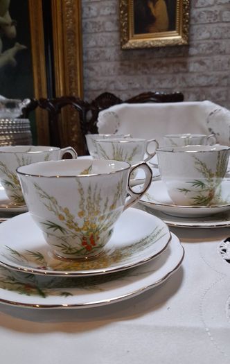 Royal Stafford "Broom " trio