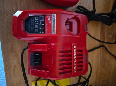 Milwalkee M18-M12 Fast charger.