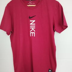 NEW.women Nike t-shirt