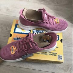 Sketchers slip in runners