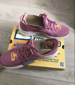 Sketchers slip in runners