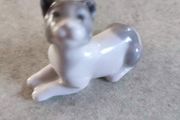 BEAUTIFUL SMALL NAO BY  Lladro Porcelain Figure Attentive Cat Is small damage to one ear