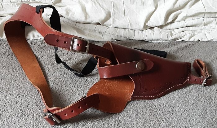 leather shoulder holder