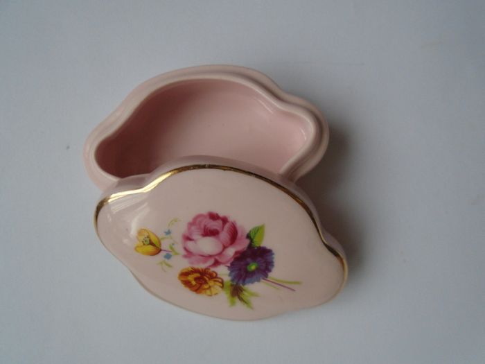 Trinket box, Collectables, Ceramics,