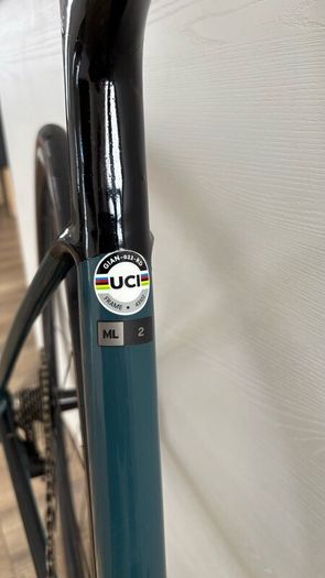 Giant defy advanced 2 carbon road bike