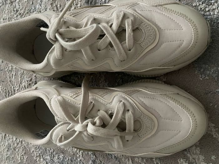 BNWT Adidas Ozweego Trainers size 6