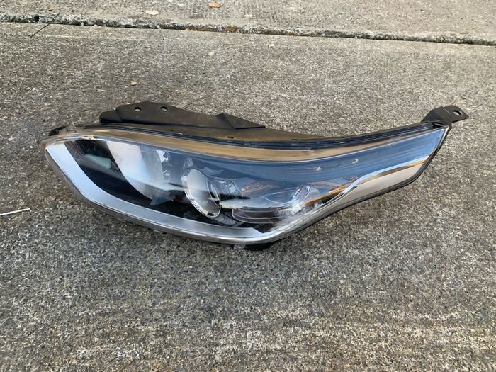 KIA Pro Cee'd III Headlight/headlamp