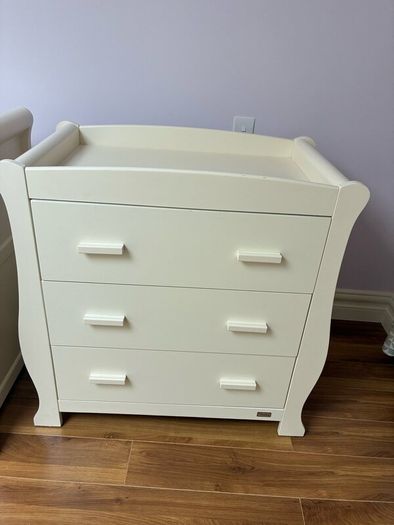 Oslo Cotbed with matching chest of drawers