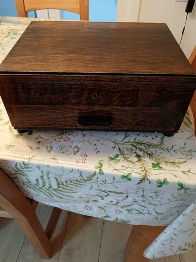 Box chest of cutlery