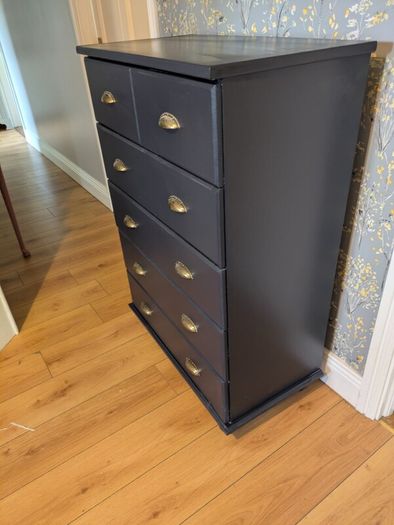 chest of drawers