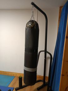 Heavy duty punch bag with stand