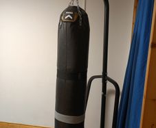 Heavy duty punch bag with stand