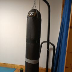 Heavy duty punch bag with stand