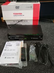 TOSHIBA VCR / DVD / CD Player/Recorder with Good Selection of Vhs Tapes