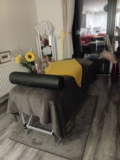 Therapy plinth