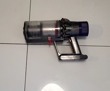 Dyson cyclone V10