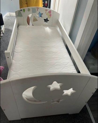 Toddler bed
