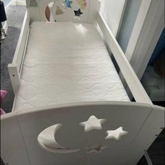 Toddler bed