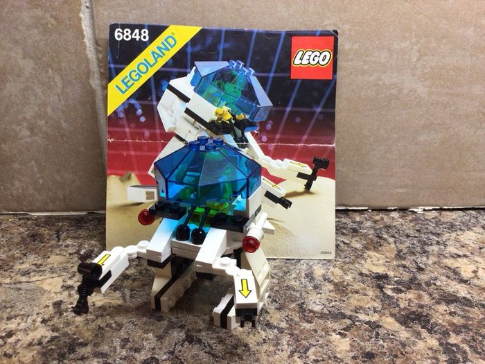 Lego land - Lego set no 6848 - strategic pursuer - full and complete