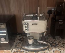 De Longhi espresso machine