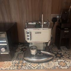 De Longhi espresso machine