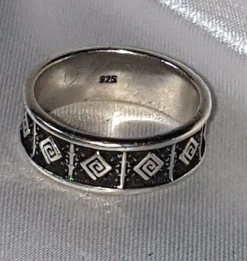 Pristine Vintage Sterling Silver Band Ring