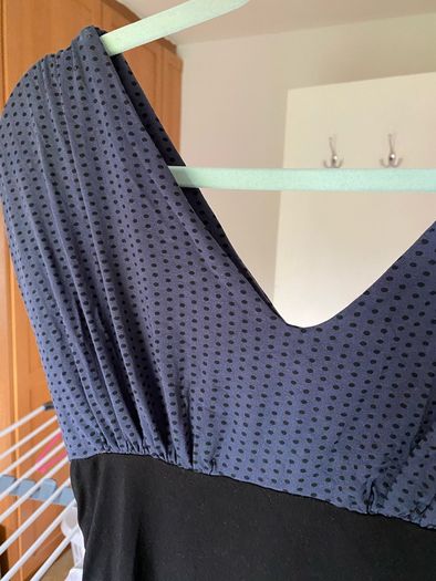 [Clothes for adults] Lovely flattering ladies dress, size medium