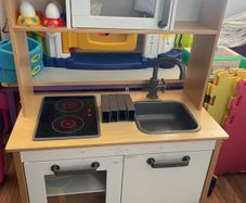 Play kitchen and accessories