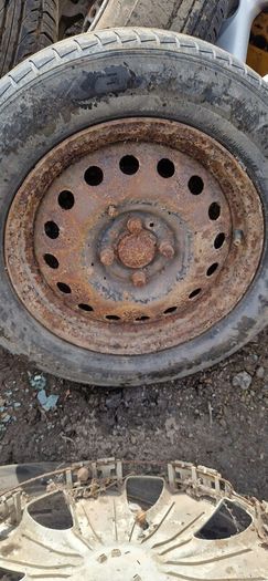 2 rims and hubs 4 stud