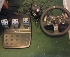 Logitech g920 for xbox/pc with pedals and shifter