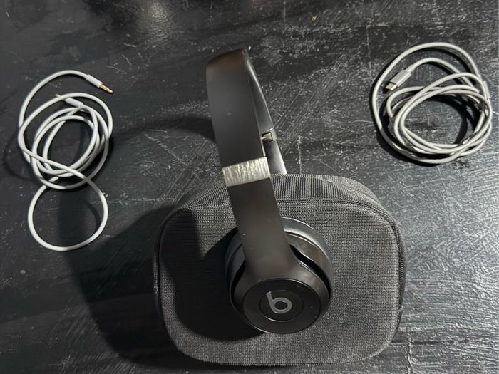 Beats Solo 4 Wireless Headphones. Black. Under Warranty!