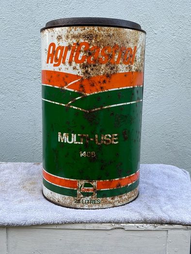vintage oil can