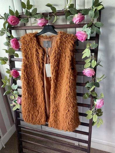 gilet Bnwt ichi fake fur gilet size small