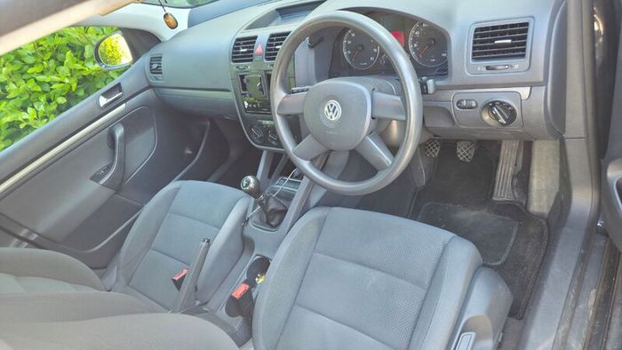 2004 Volkswagen Golf - Read Discription