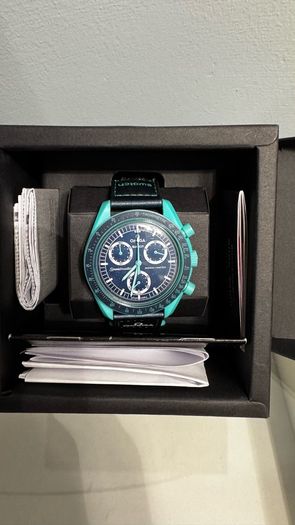 Swatch Moonswatch Mission to Earth Polar Lights