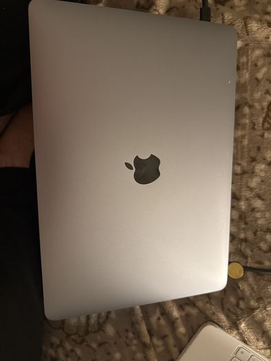 MacBook pro 2022 M2 512GB