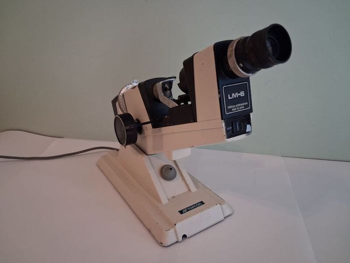 Postage - Topcon LM 6 Microscope - Not Powering up