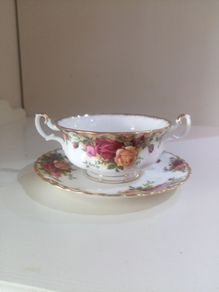 SOUP COUPE & SAUCER Royal Albert Old Country Roses, Bone China