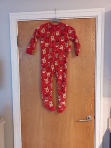 Dunnes  Stores  Christmas  Sleepsuit.   Age 3-4 years.   B.N.W.T