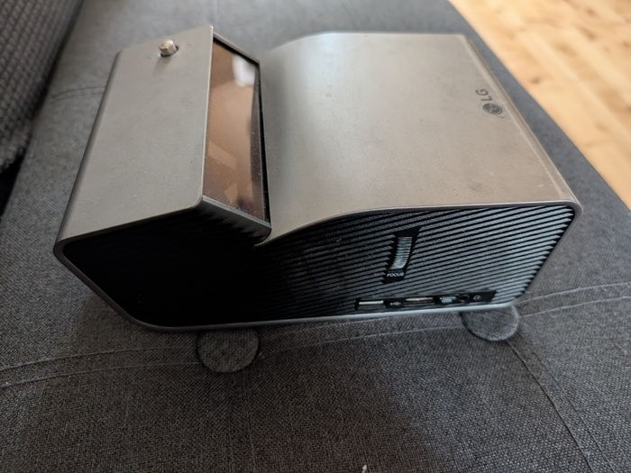 LG 3D DLP Projector - PH450 - Ultra short throw
